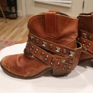 Corral Women's Cognac Studded Strap Shortie Cowgirl Boots
